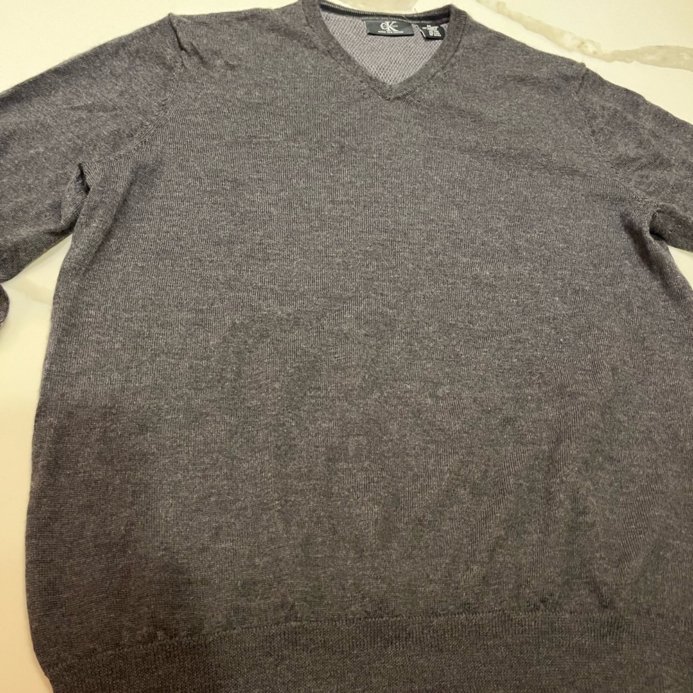 Calvin Klein extra fine merino wool vneck sweater sz med